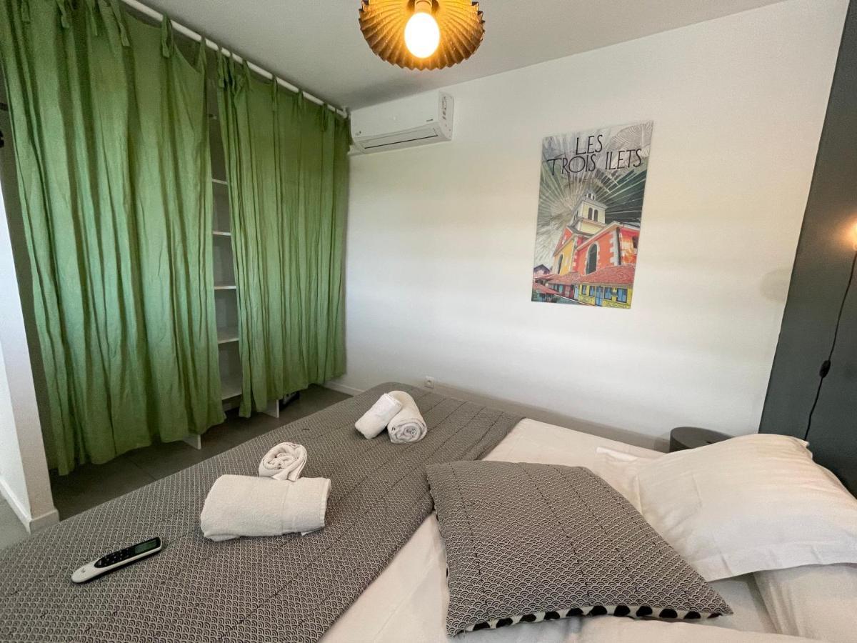La Villa Jalna Grenadine Deux Chambres Et Piscine Privee レ・トロワ・イレ エクステリア 写真