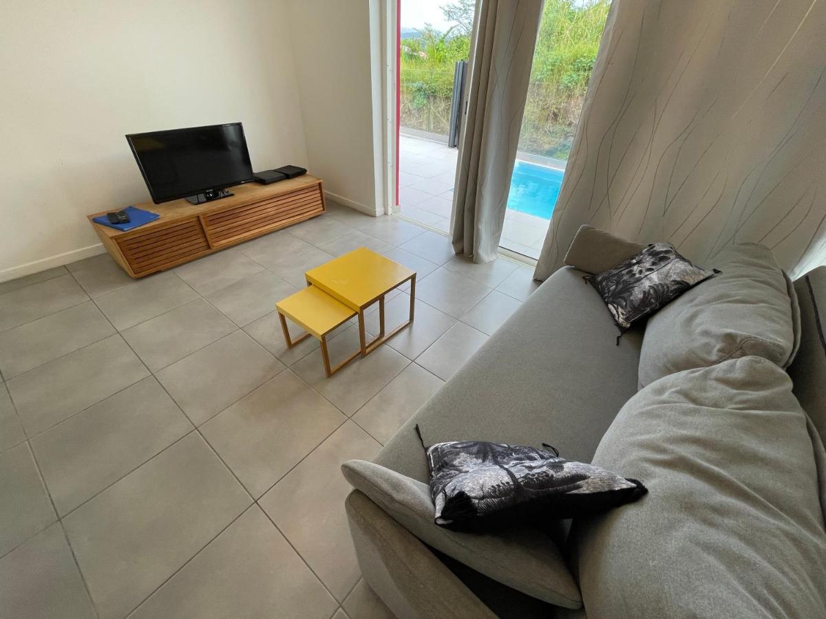 La Villa Jalna Grenadine Deux Chambres Et Piscine Privee レ・トロワ・イレ エクステリア 写真