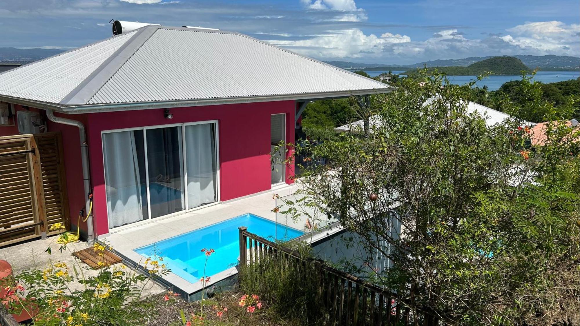 La Villa Jalna Grenadine Deux Chambres Et Piscine Privee レ・トロワ・イレ エクステリア 写真