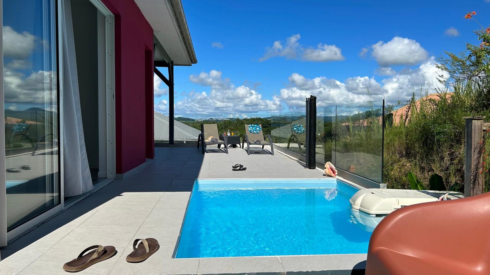 La Villa Jalna Grenadine Deux Chambres Et Piscine Privee レ・トロワ・イレ エクステリア 写真