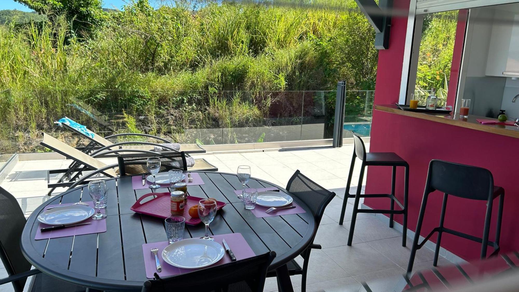 La Villa Jalna Grenadine Deux Chambres Et Piscine Privee レ・トロワ・イレ エクステリア 写真