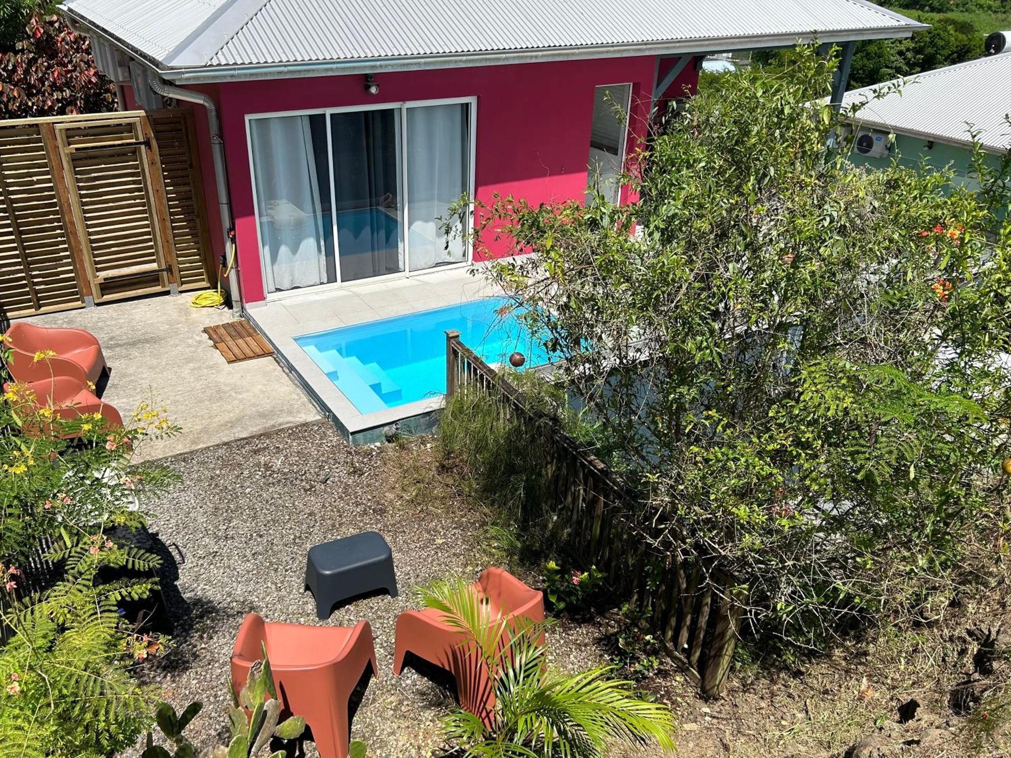 La Villa Jalna Grenadine Deux Chambres Et Piscine Privee レ・トロワ・イレ エクステリア 写真